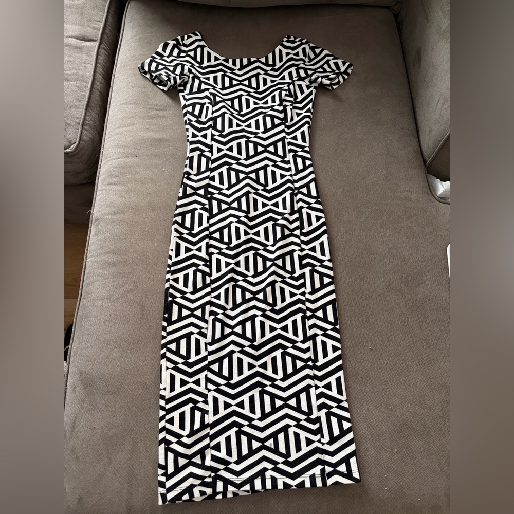Zara Black and White Geometric Short Sleeve Dress